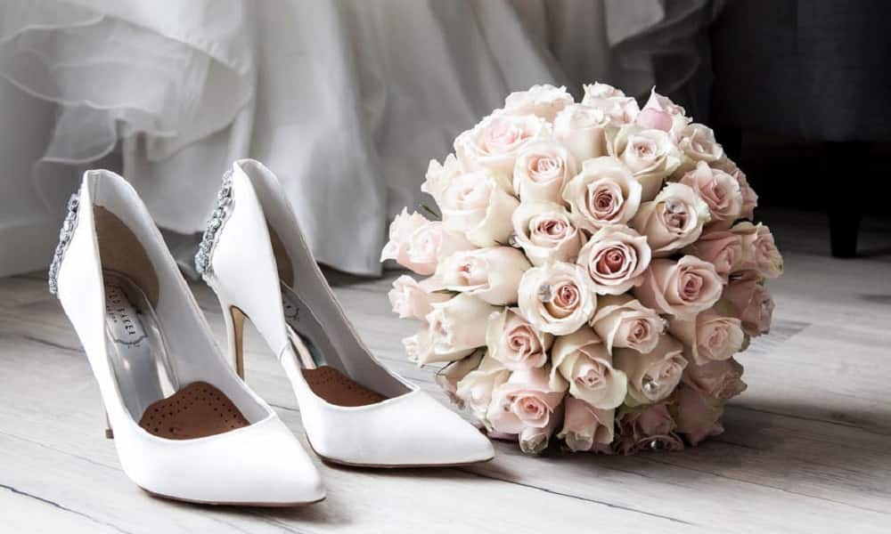 Jakie buty na wesele latem wybrać i na co zwrócić szczególną uwagę?
