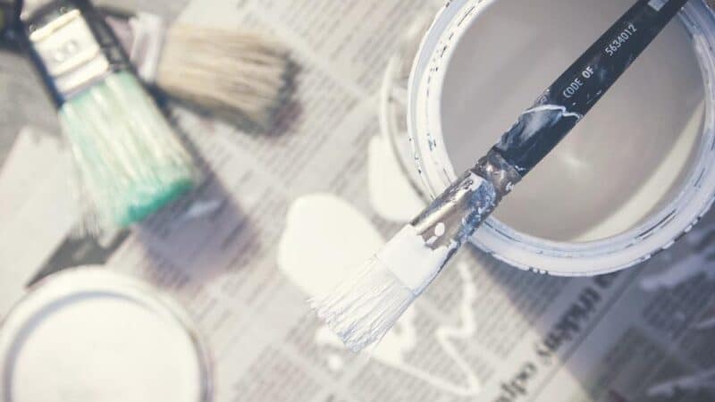 Jak zrobić domowy stolik z palet? Praktyczny przewodnik krok po kroku