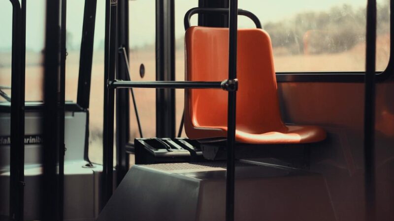 Jak autobusy elektryczne poprawiają jakość powietrza w miastach?