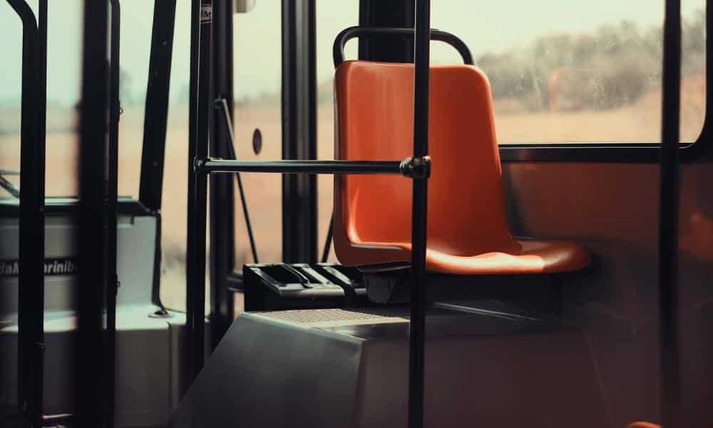 Jak autobusy elektryczne poprawiają jakość powietrza w miastach?