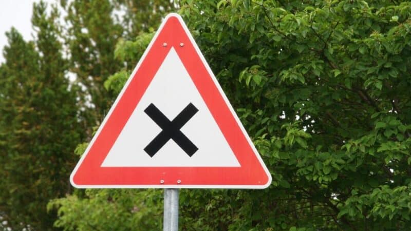 Jak zmiany w przepisach wpływają na branżę motoryzacyjną?