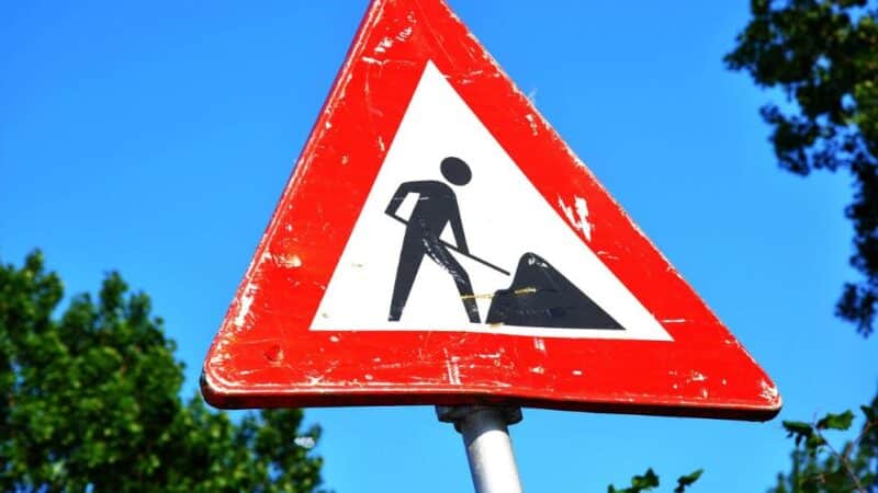 Czy nowe przepisy dotyczące aut elektrycznych zmieniają rynek?